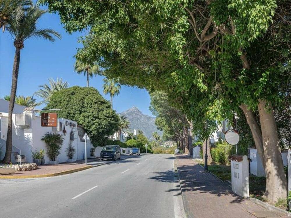 3 bedroom Townhouse for rent in Nueva Andalucia with pool garage - € 3,500 (Ref: 9081268)