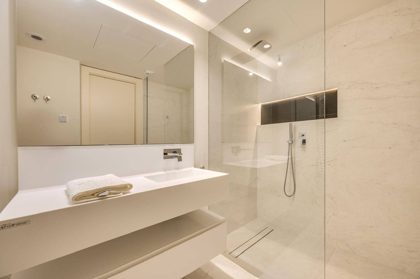 3 soveværelse Lejlighed til leje i Ojen med swimmingpool garage - € 5.000 (Ref: 9081270)