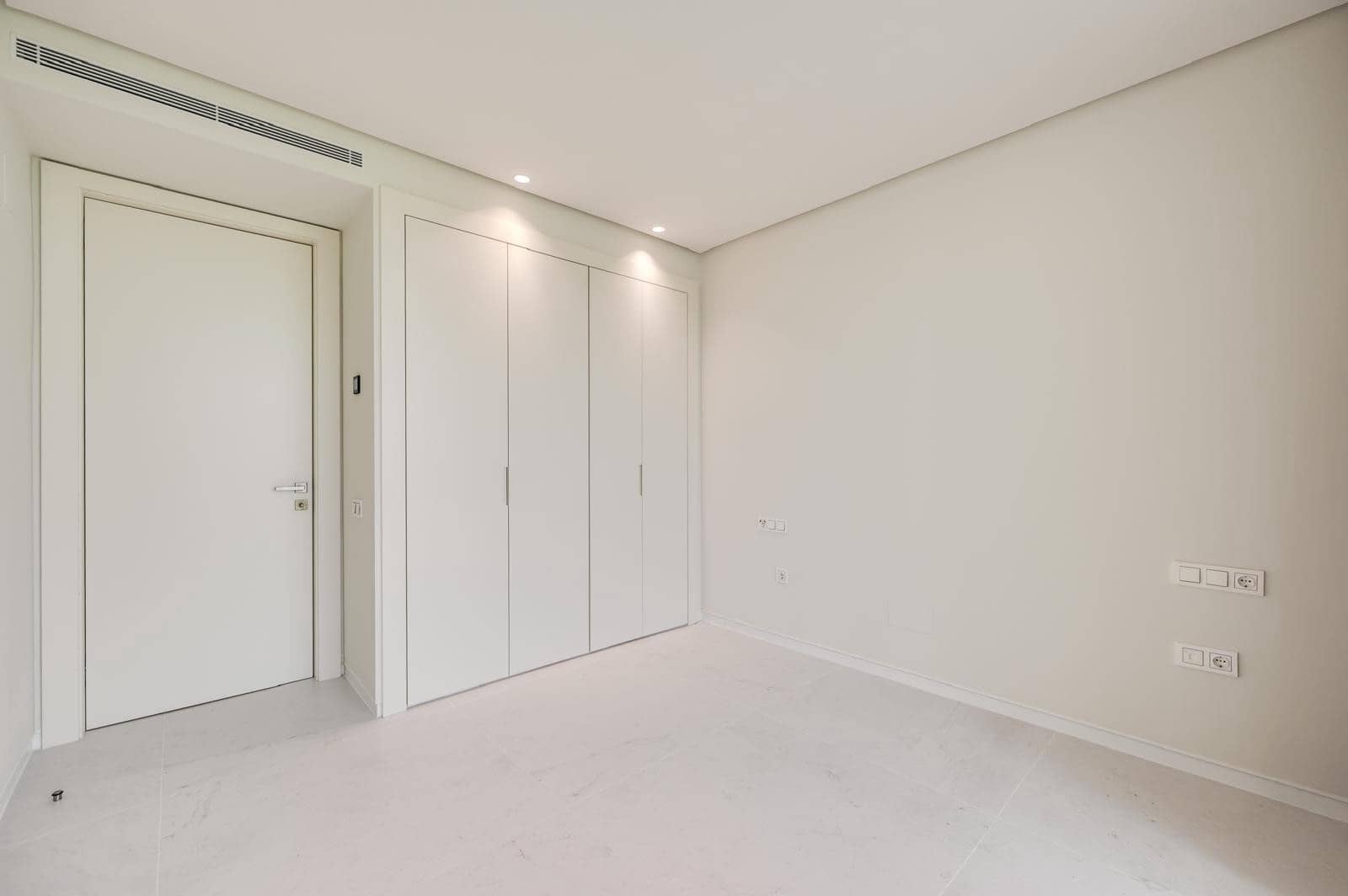 3 soveværelse Lejlighed til leje i Ojen med swimmingpool garage - € 5.000 (Ref: 9081270)