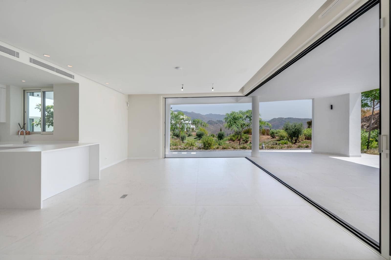 3 soveværelse Lejlighed til leje i Ojen med swimmingpool garage - € 5.000 (Ref: 9081270)