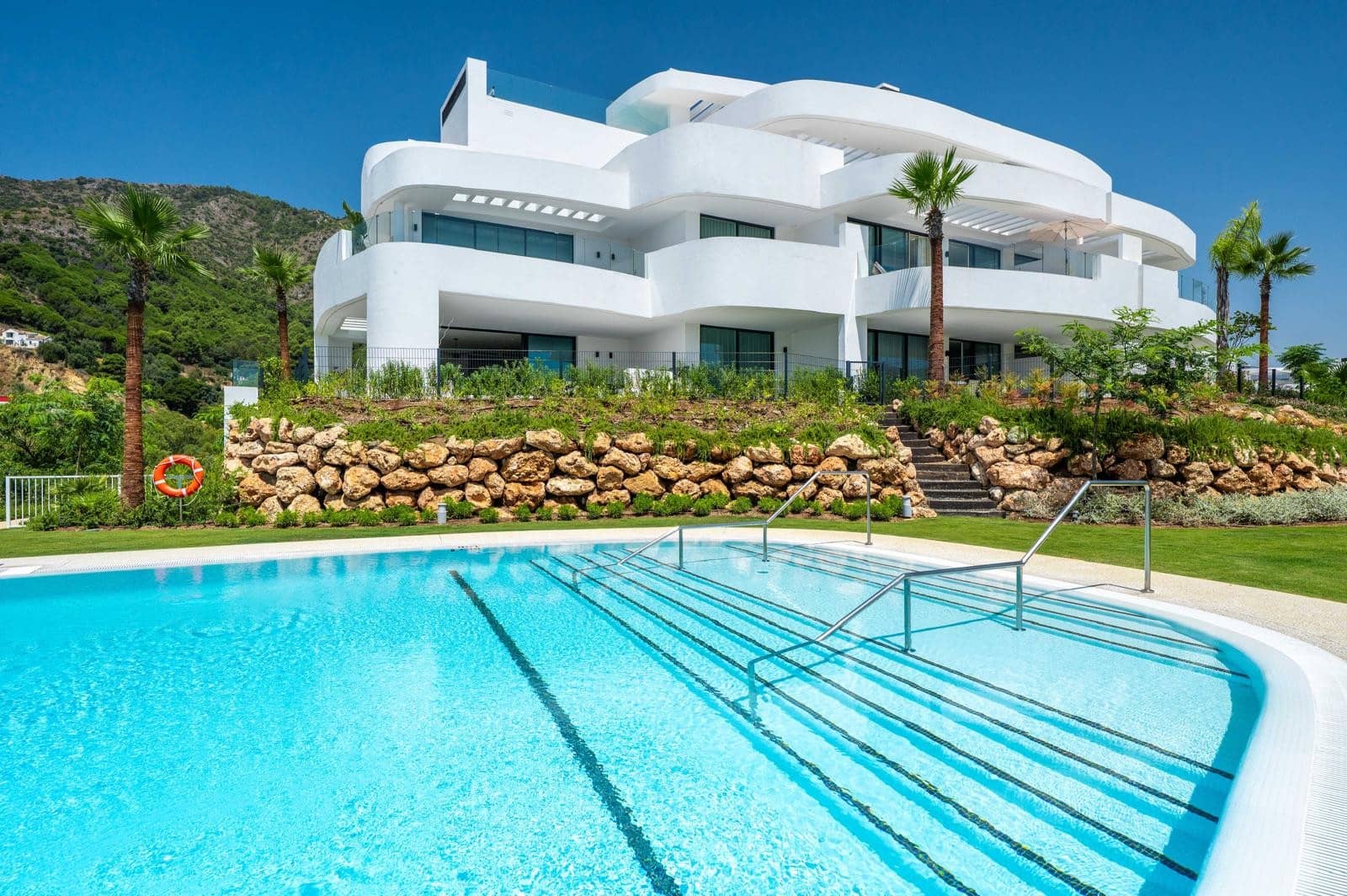 3 soveværelse Lejlighed til leje i Ojen med swimmingpool garage - € 5.000 (Ref: 9081270)