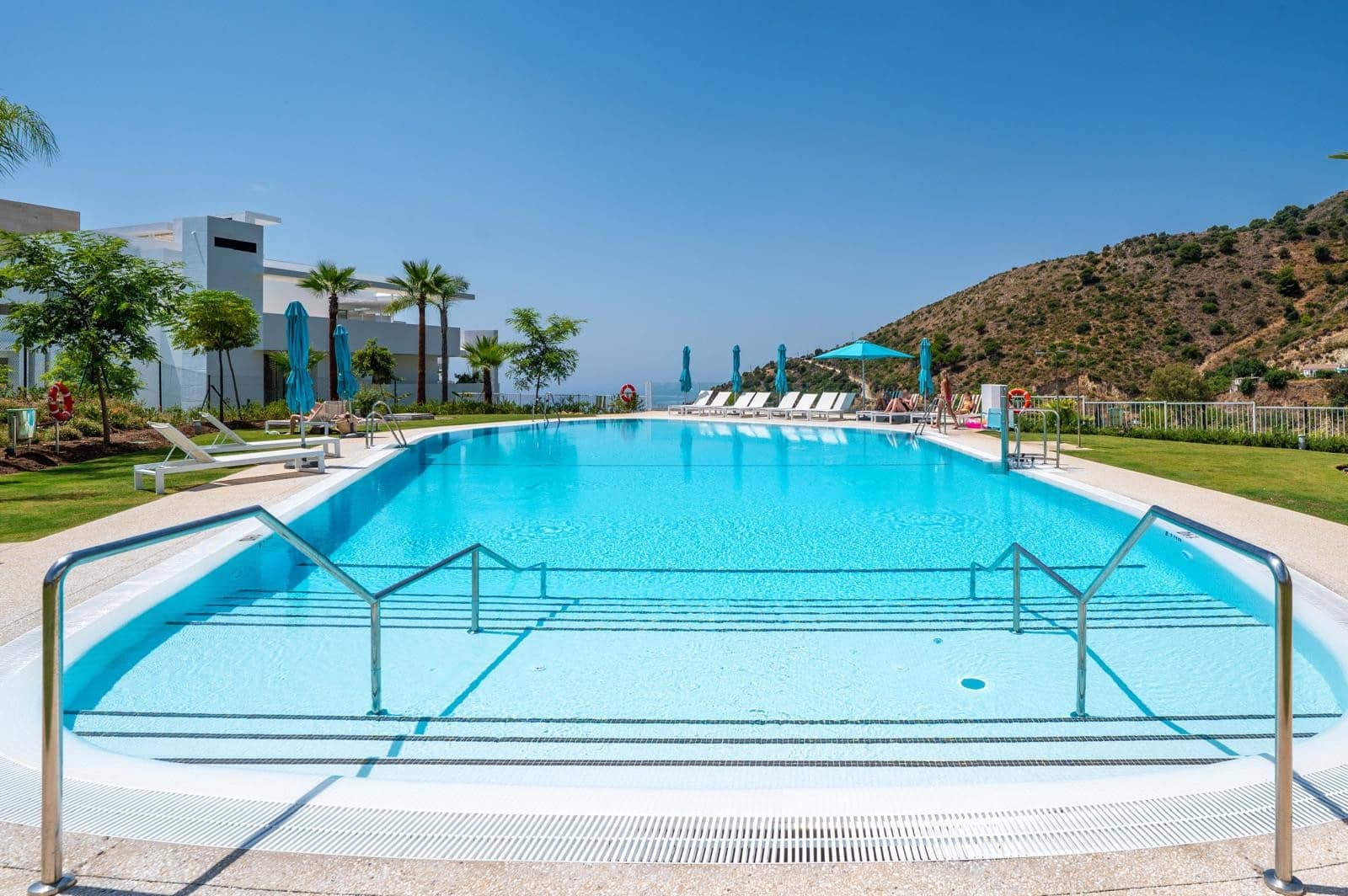 3 soveværelse Lejlighed til leje i Ojen med swimmingpool garage - € 5.000 (Ref: 9081270)