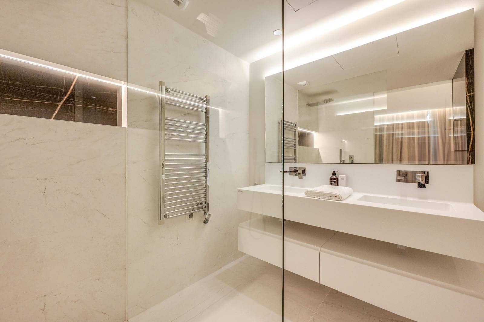 3 soveværelse Lejlighed til leje i Ojen med swimmingpool garage - € 5.000 (Ref: 9081270)