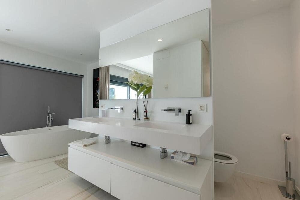 5 bedroom Villa for rent in San Pedro de Alcantara with pool garage - € 14,000 (Ref: 9084881)