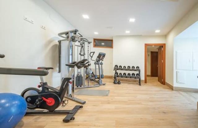 4 slaapkamer Halfvrijstaande villa te huur in Lomas De Marbella, Marbella met zwembad garage - € 10.000 (Ref: 9095017)