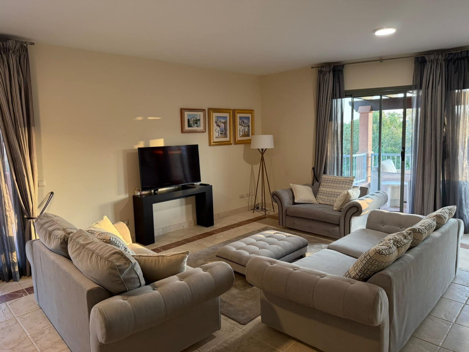 3 quarto Penthouse para arrendar em Estepona com piscina garagem - 4 200 € (Ref: 9097833)