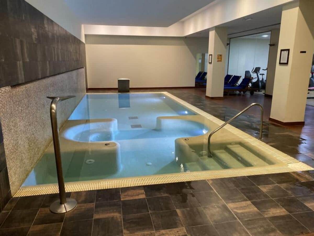 3 quarto Penthouse para arrendar em Estepona com piscina garagem - 4 200 € (Ref: 9097833)