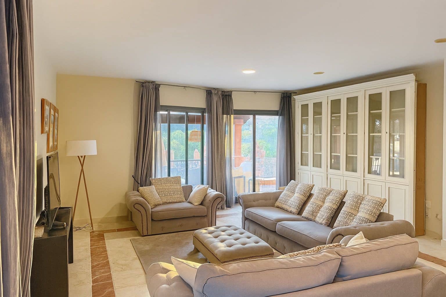 3 quarto Penthouse para arrendar em Estepona com piscina garagem - 4 200 € (Ref: 9097833)