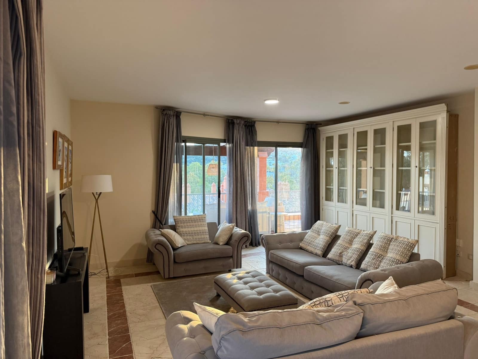 3 quarto Penthouse para arrendar em Estepona com piscina garagem - 4 200 € (Ref: 9097833)