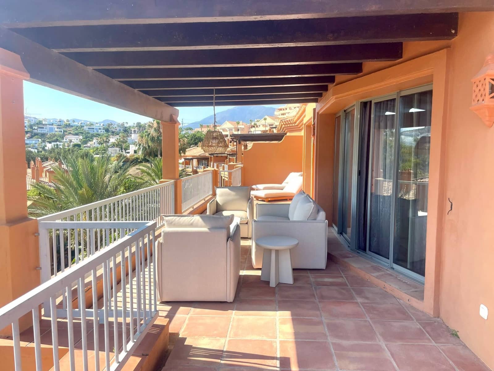 3 quarto Penthouse para arrendar em Estepona com piscina garagem - 4 200 € (Ref: 9097833)