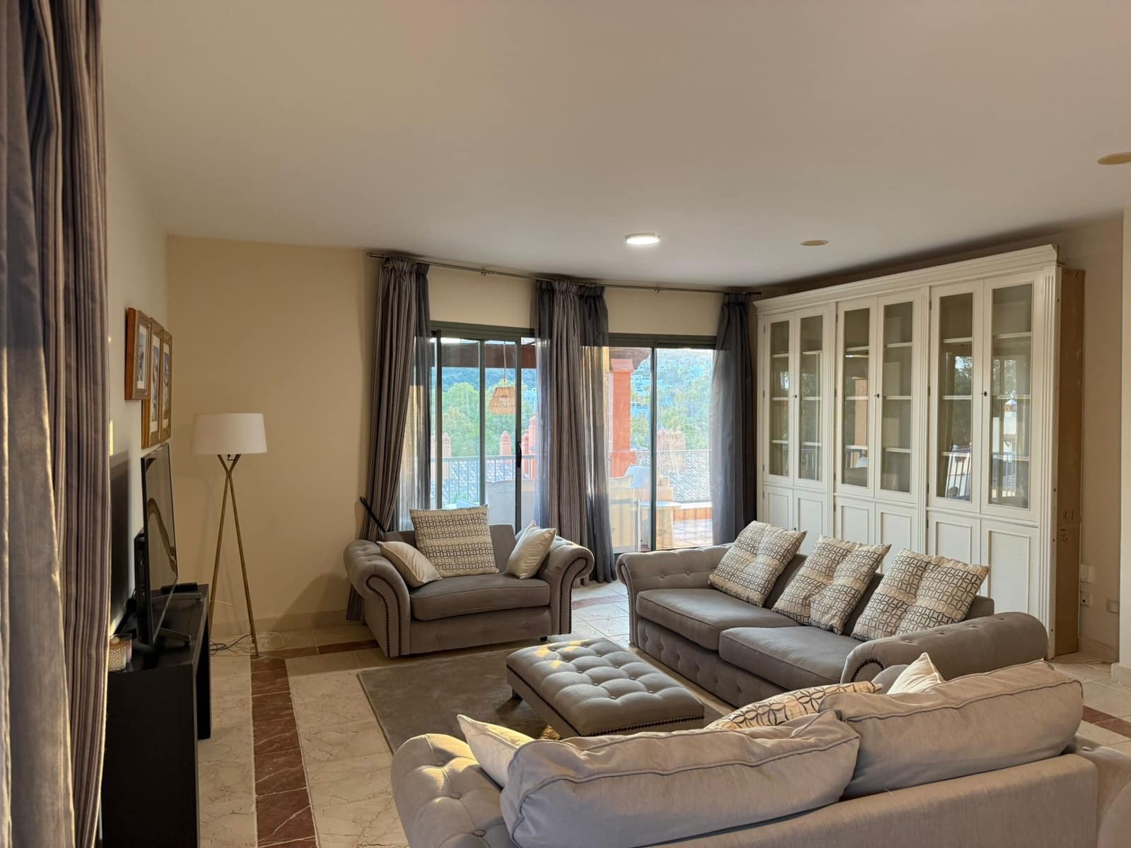 3 bedroom Penthouse for rent in Estepona with pool garage - € 4,200 (Ref: 9097833)