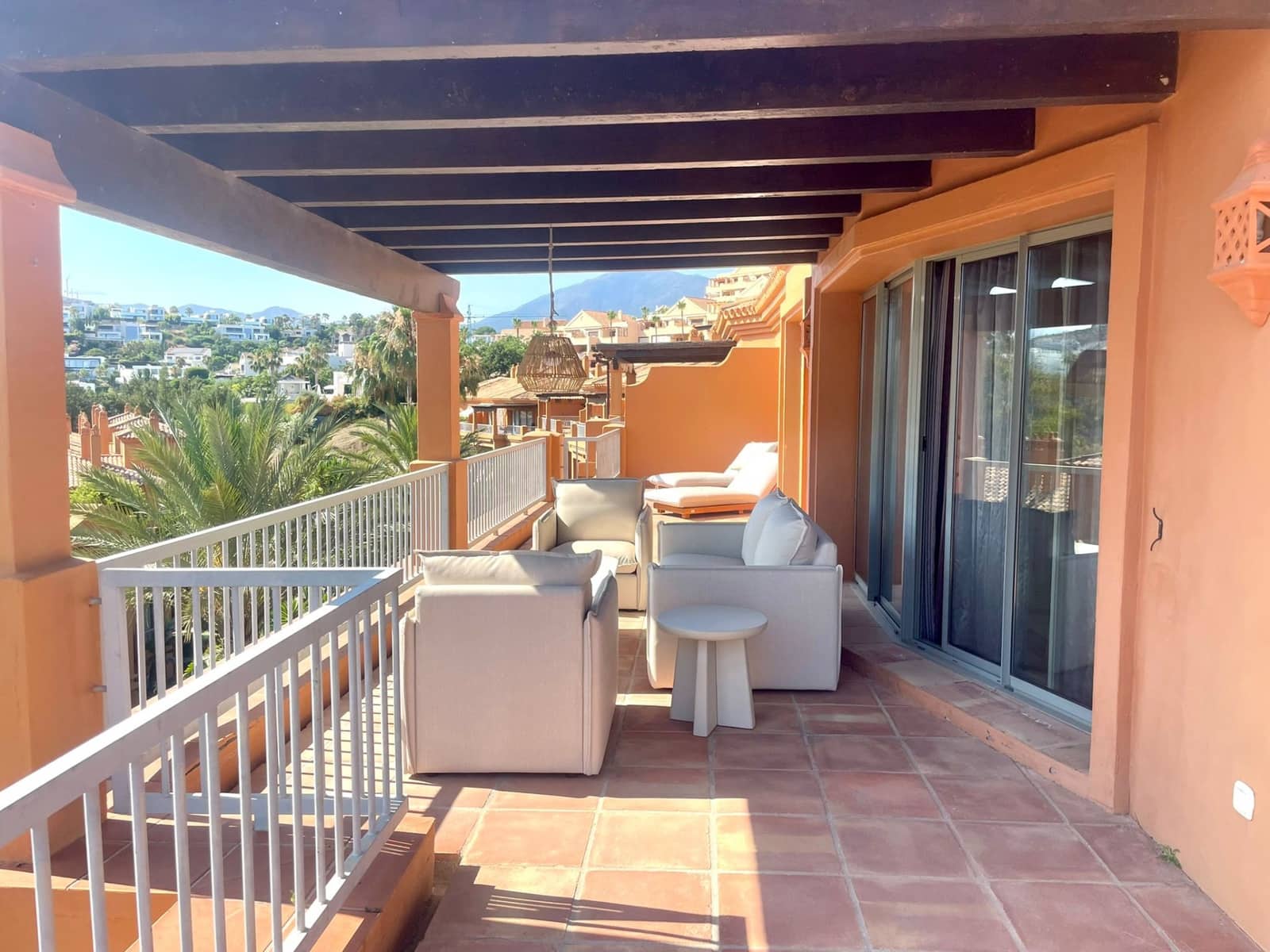 3 bedroom Penthouse for rent in Estepona with pool garage - € 4,200 (Ref: 9097833)