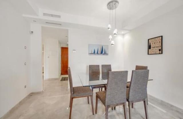 Appartement de 2 chambres à louer à Los Naranjos, Marbella avec piscine garage - 2 100 € (Ref: 9104246)