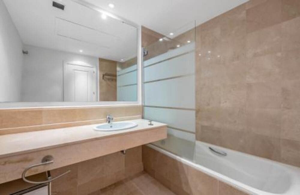 2 quarto Apartamento para arrendar em Marbella com piscina garagem - 2 100 € (Ref: 9104246)