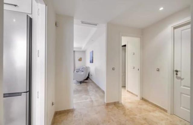 2 soveværelse Lejlighed til leje i Los Naranjos, Marbella med swimmingpool garage - € 2.100 (Ref: 9104246)