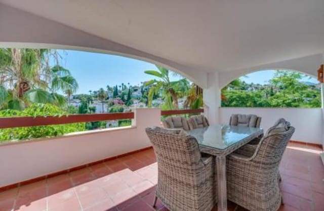 2 soveværelse Lejlighed til leje i Los Naranjos, Marbella med swimmingpool garage - € 2.100 (Ref: 9104246)