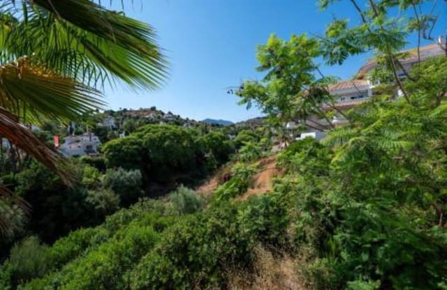 2 soveværelse Lejlighed til leje i Los Naranjos, Marbella med swimmingpool garage - € 2.100 (Ref: 9104246)