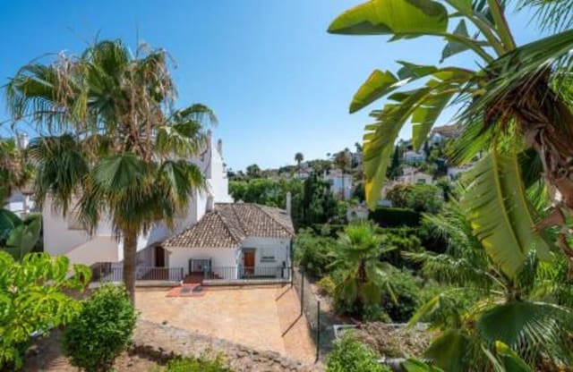 2 soveværelse Lejlighed til leje i Los Naranjos, Marbella med swimmingpool garage - € 2.100 (Ref: 9104246)