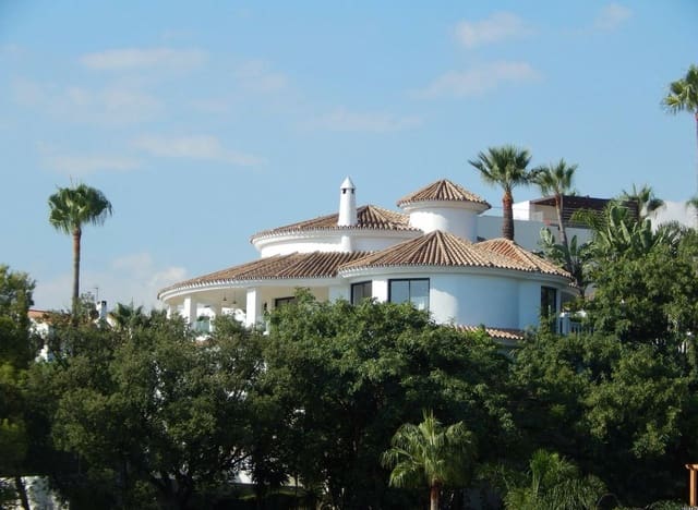 5 soveværelse Villa til leje i El Rosario, Marbella med swimmingpool garage - € 6.500 (Ref: 9111816)