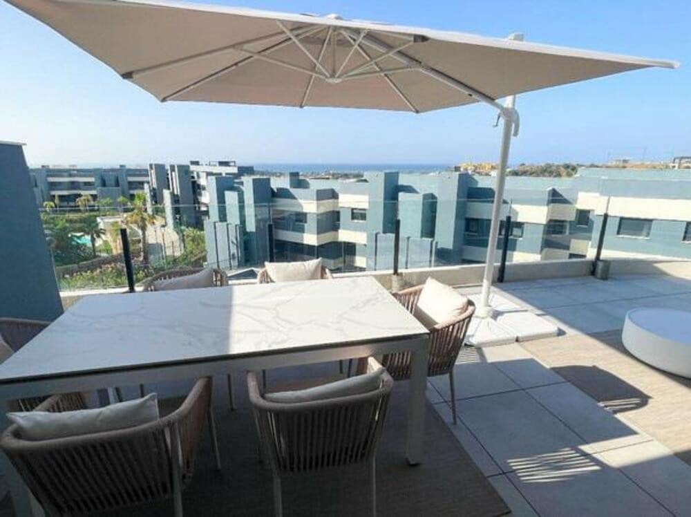 3 soveværelse Penthouse til leje i Estepona med swimmingpool garage - € 3.300 (Ref: 9111817)