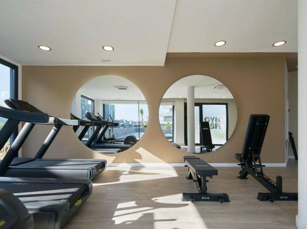 3 soveværelse Penthouse til leje i Estepona med swimmingpool garage - € 3.300 (Ref: 9111817)