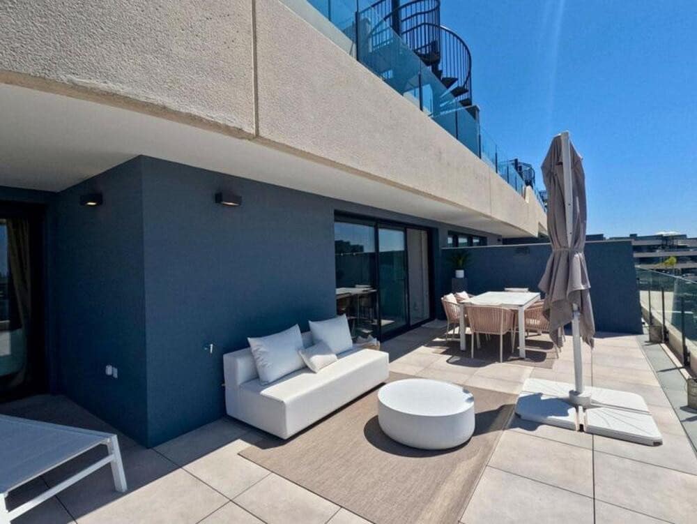 3 soveværelse Penthouse til leje i Estepona med swimmingpool garage - € 3.300 (Ref: 9111817)
