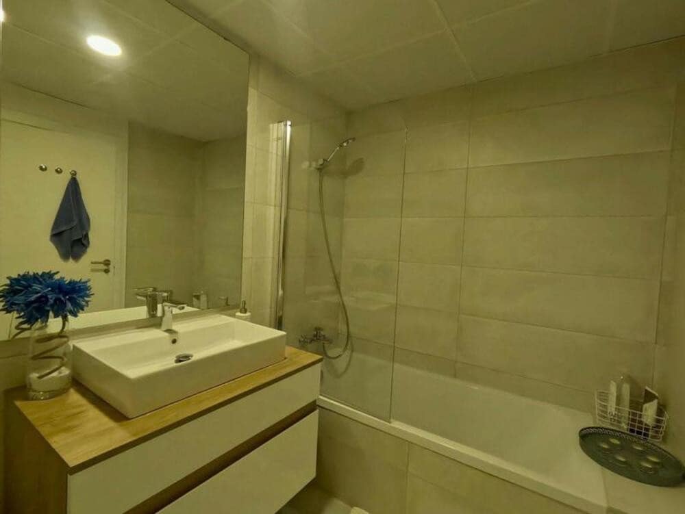 3 soveværelse Penthouse til leje i Estepona med swimmingpool garage - € 3.300 (Ref: 9111817)