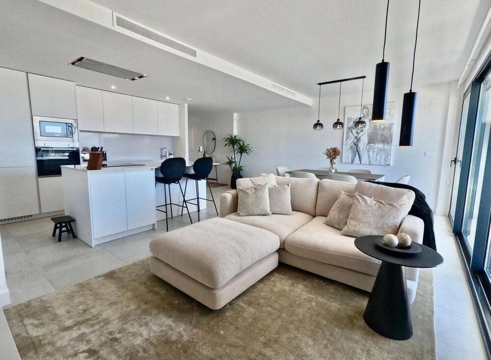 3 soveværelse Penthouse til leje i Estepona med swimmingpool garage - € 3.300 (Ref: 9111817)