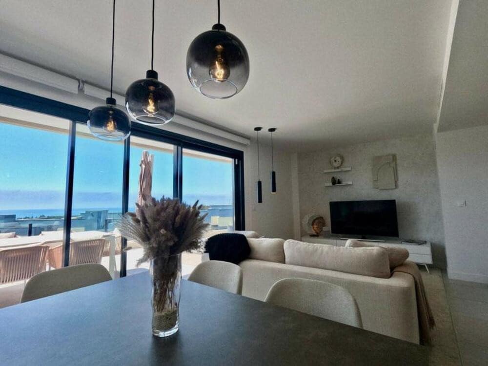 3 makuuhuone Kattohuoneisto vuokrattavana paikassa Estepona mukana uima-altaan 
autotalli - 3 300 € (Ref: 9111817)