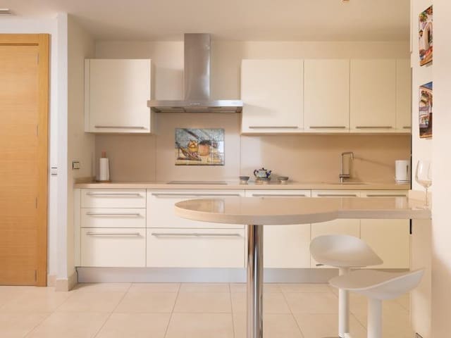 3 makuuhuone Huoneisto myytävänä paikassa Alto de los Monteros, Marbella mukana uima-altaan 
autotalli - 650 000 € (Ref: 9113770)