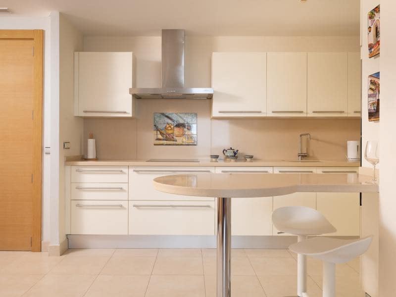 3 slaapkamer Appartement te huur in Marbella met zwembad garage - € 2.500 (Ref: 9113771)