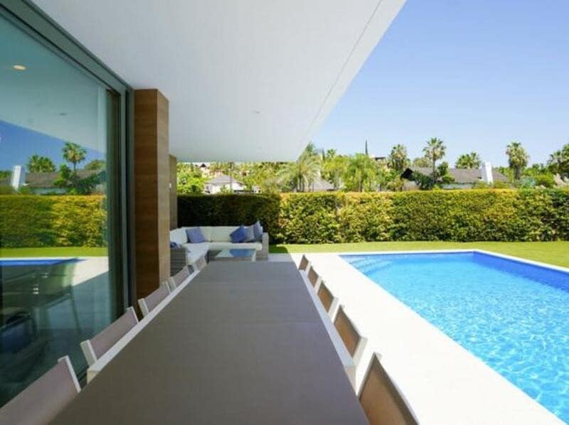 5 soveværelse Villa til leje i El Paraiso med swimmingpool garage - € 9.250 (Ref: 9113774)