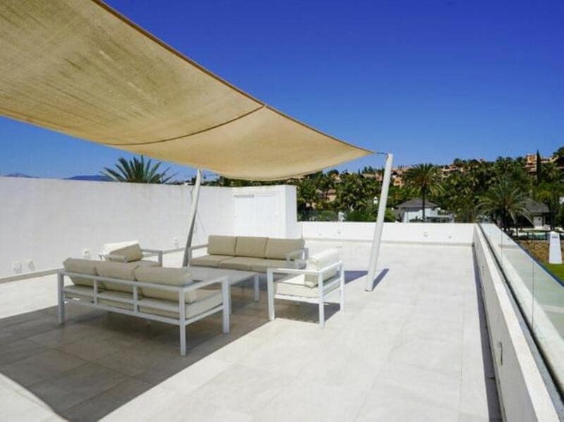 5 soveværelse Villa til leje i El Paraiso med swimmingpool garage - € 9.250 (Ref: 9113774)