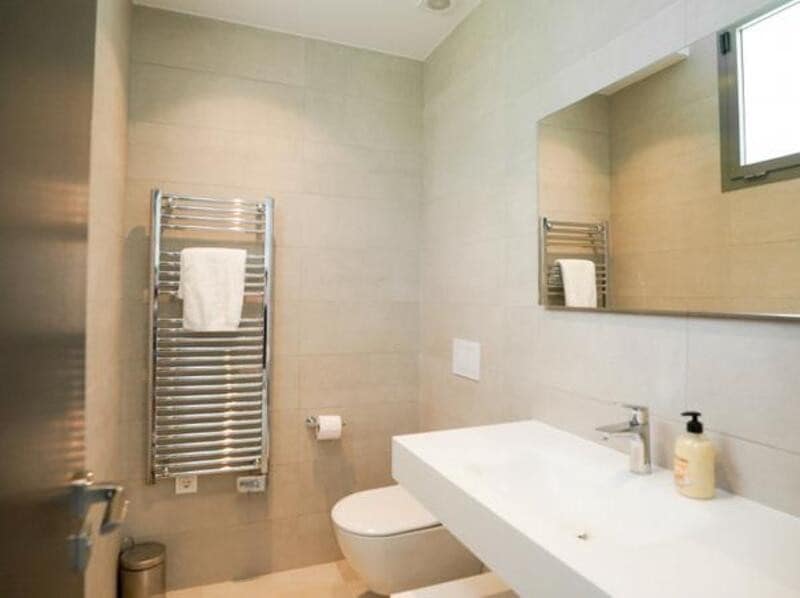 5 soveværelse Villa til leje i El Paraiso med swimmingpool garage - € 9.250 (Ref: 9113774)