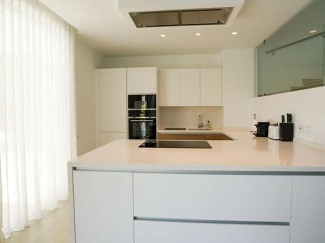 5 camera da letto Villa da affittare in El Paraiso, Estepona con piscina garage - 9.250 € (Rif: 9113774)