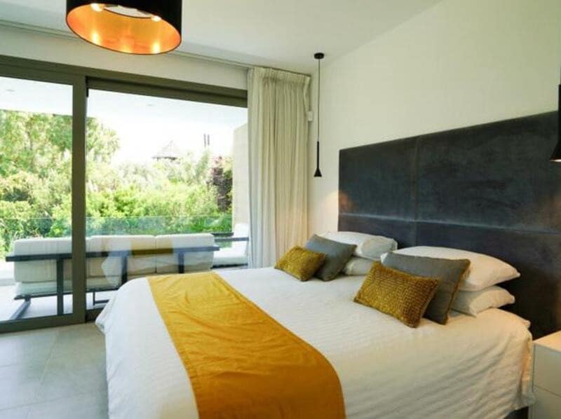 5 soveværelse Villa til leje i El Paraiso med swimmingpool garage - € 9.250 (Ref: 9113774)