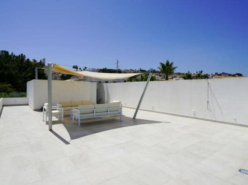 5 soveværelse Villa til leje i El Paraiso med swimmingpool garage - € 9.250 (Ref: 9113774)