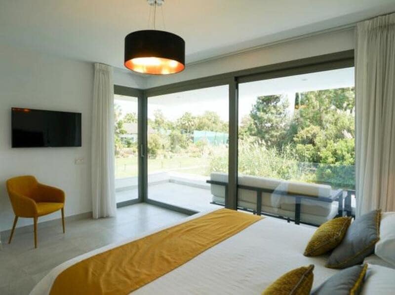 5 soveværelse Villa til leje i El Paraiso med swimmingpool garage - € 9.250 (Ref: 9113774)