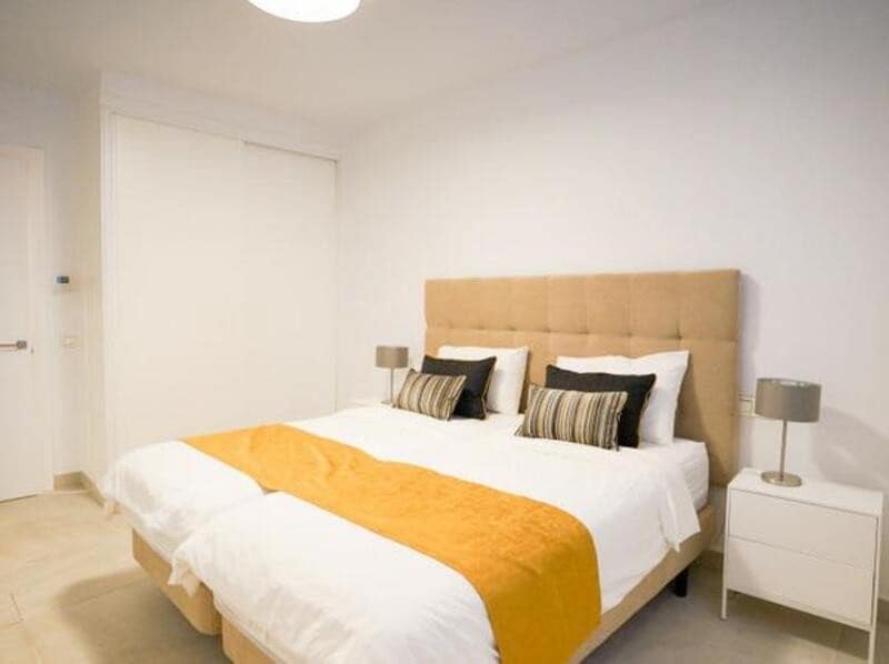 5 soveværelse Villa til leje i El Paraiso med swimmingpool garage - € 9.250 (Ref: 9113774)