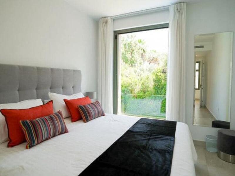 5 soveværelse Villa til leje i El Paraiso med swimmingpool garage - € 9.250 (Ref: 9113774)