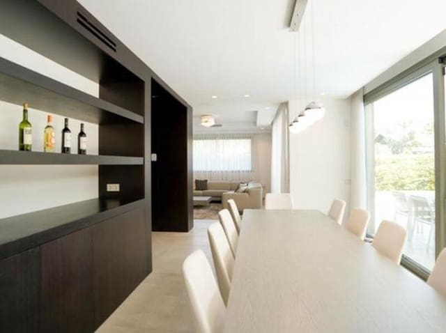 5 camera da letto Villa da affittare in El Paraiso, Estepona con piscina garage - 9.250 € (Rif: 9113774)