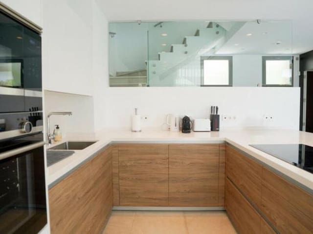 5 camera da letto Villa da affittare in El Paraiso, Estepona con piscina garage - 9.250 € (Rif: 9113774)