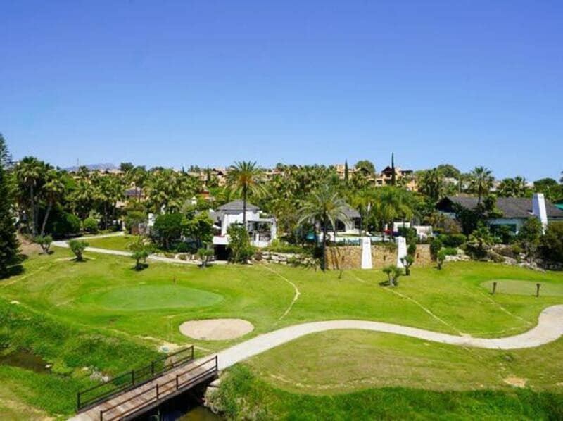 5 soveværelse Villa til leje i El Paraiso med swimmingpool garage - € 9.250 (Ref: 9113774)