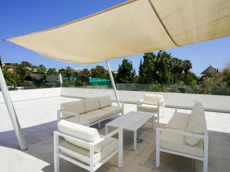 5 soveværelse Villa til leje i El Paraiso med swimmingpool garage - € 9.250 (Ref: 9113774)