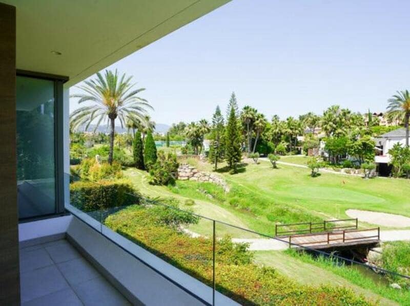 5 soveværelse Villa til leje i El Paraiso med swimmingpool garage - € 9.250 (Ref: 9113774)