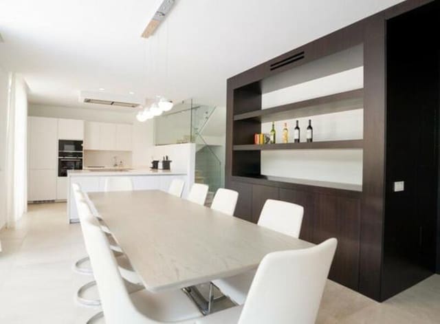 5 bedroom Villa for rent in El Paraiso, Estepona with pool garage - € 9,250 (Ref: 9113774)