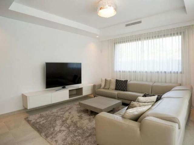 5 bedroom Villa for rent in El Paraiso, Estepona with pool garage - € 9,250 (Ref: 9113774)