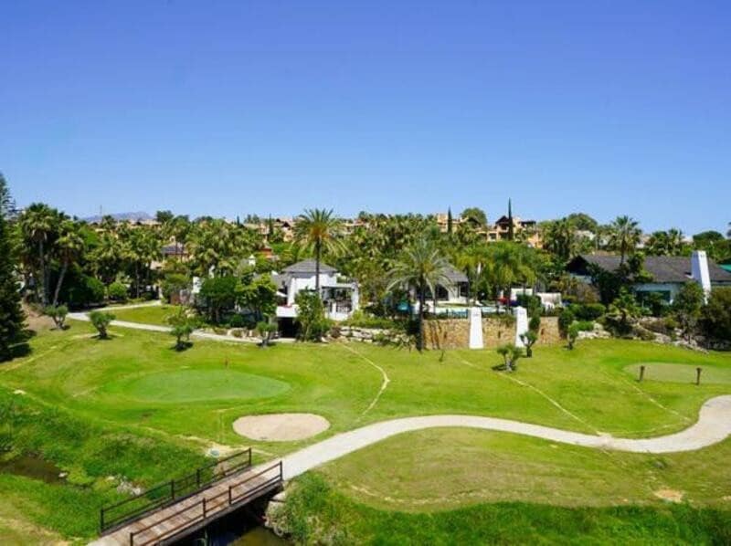 5 sypialnia Willa do wynajęcia w El Paraiso z basenem garażem - 9 250 € (Ref: 9113774)