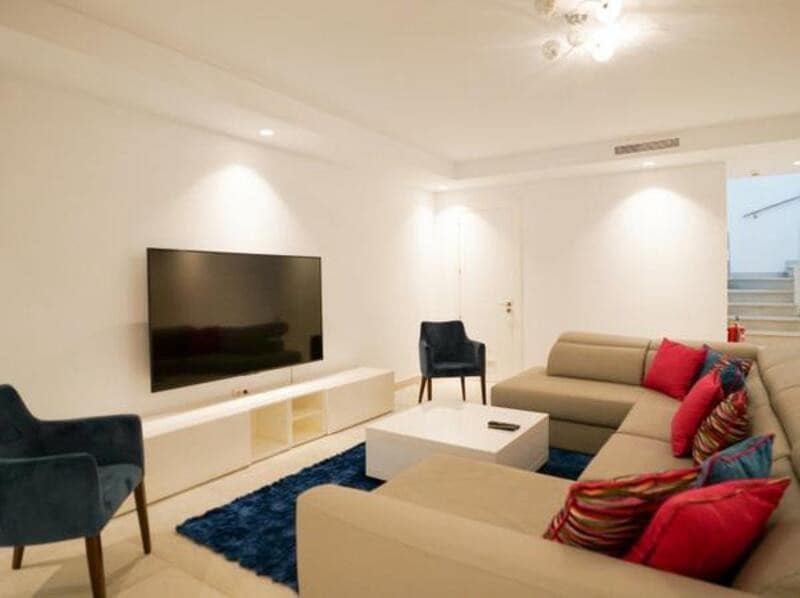 5 sypialnia Willa do wynajęcia w El Paraiso z basenem garażem - 9 250 € (Ref: 9113774)