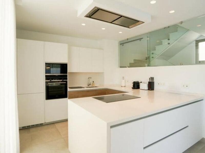 5 sypialnia Willa do wynajęcia w El Paraiso z basenem garażem - 9 250 € (Ref: 9113774)